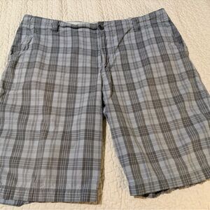 Perry Ellis Men's Gray Checkered Shorts